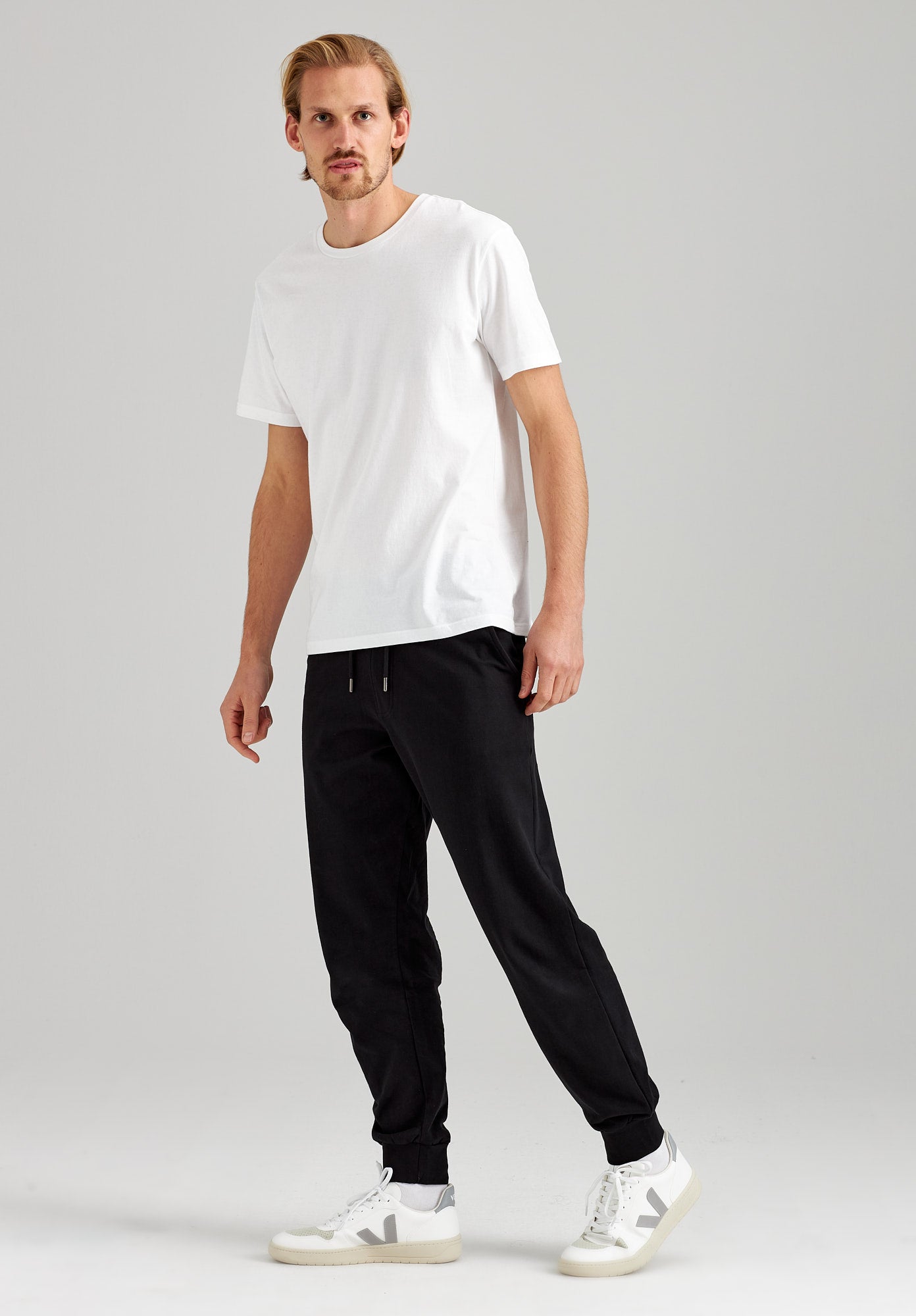 Relax Bundle black für Herren (Hoodie + Joggingpants + Warm High Socks)